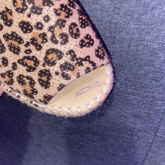 size 7 leopard print wedge heels - Picture 2 of 5
